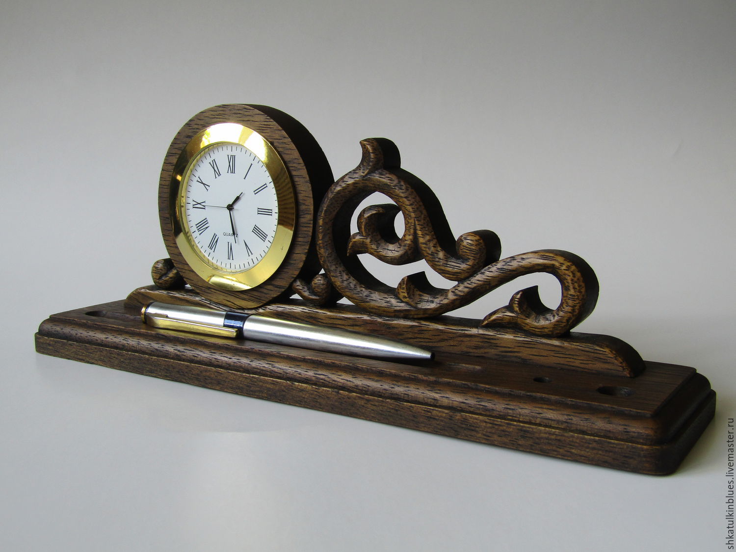 Настенных и настольных часов. Часы из дерева. Часы в деревянной оправе. Настольные часы из дерева. Необычные настольные часы.
