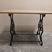 Винтаж: Массивный обеденный стол с точеными ножками и проногой.13ГР0027
