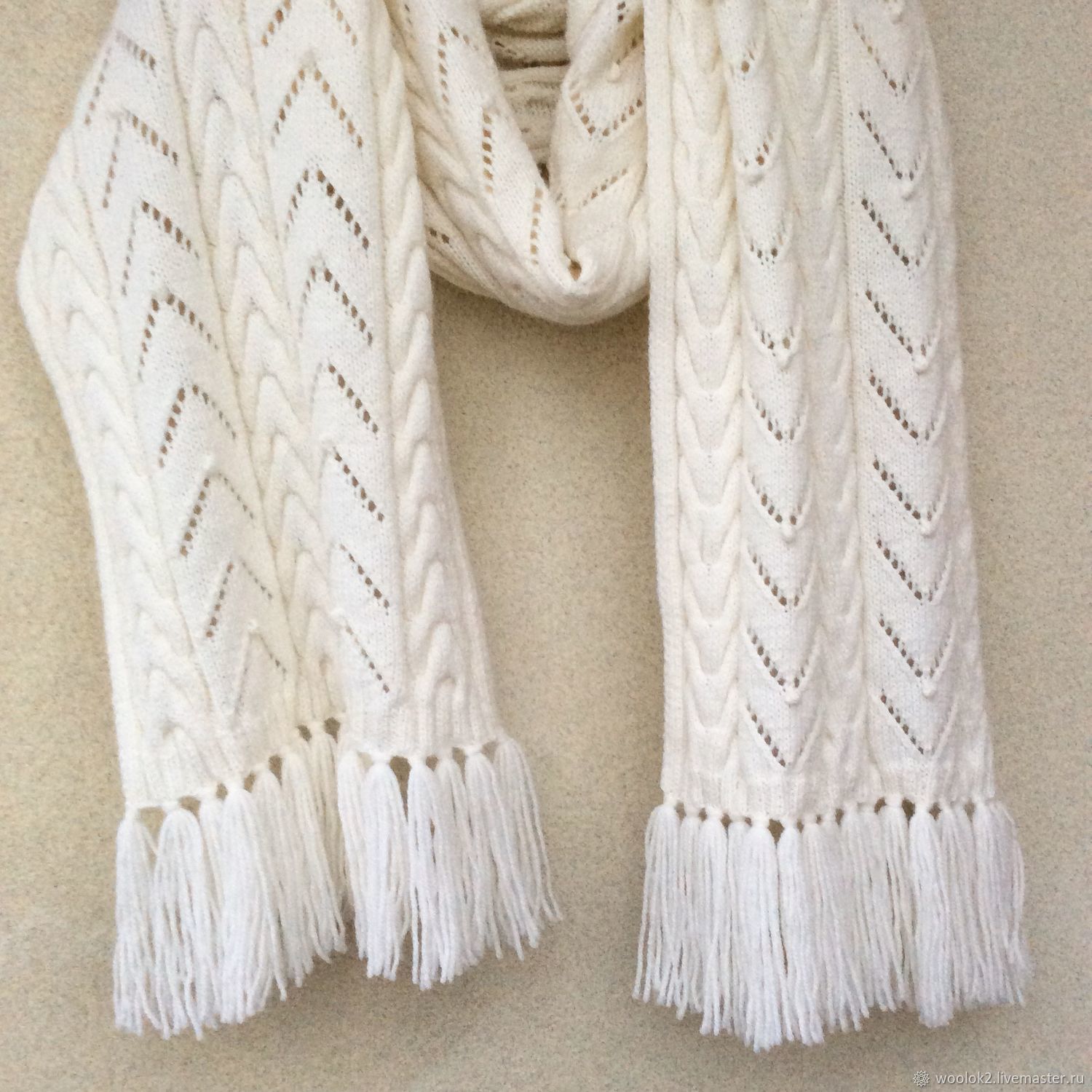 Вязаный шарф с бахромой