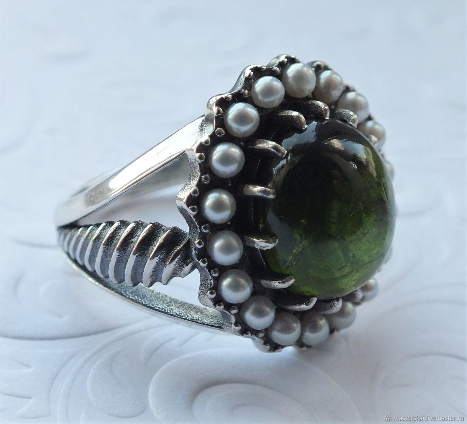 Серебряное кольцо с зеленым турмалином