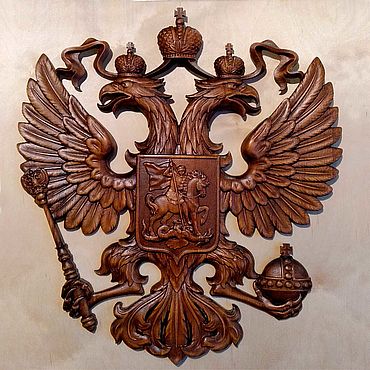 Герб России в щите из дерева