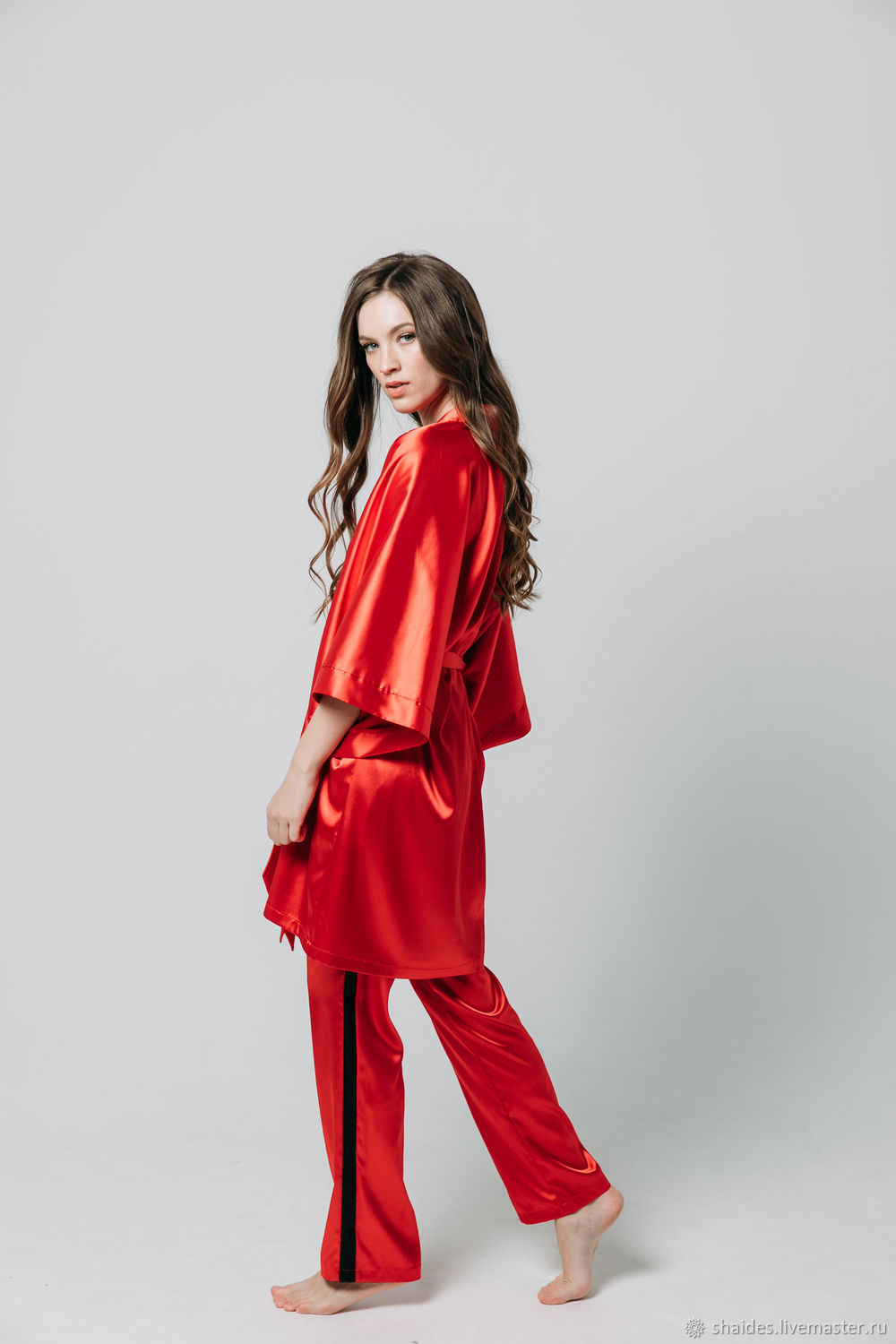 Красная шелковая пижама женская