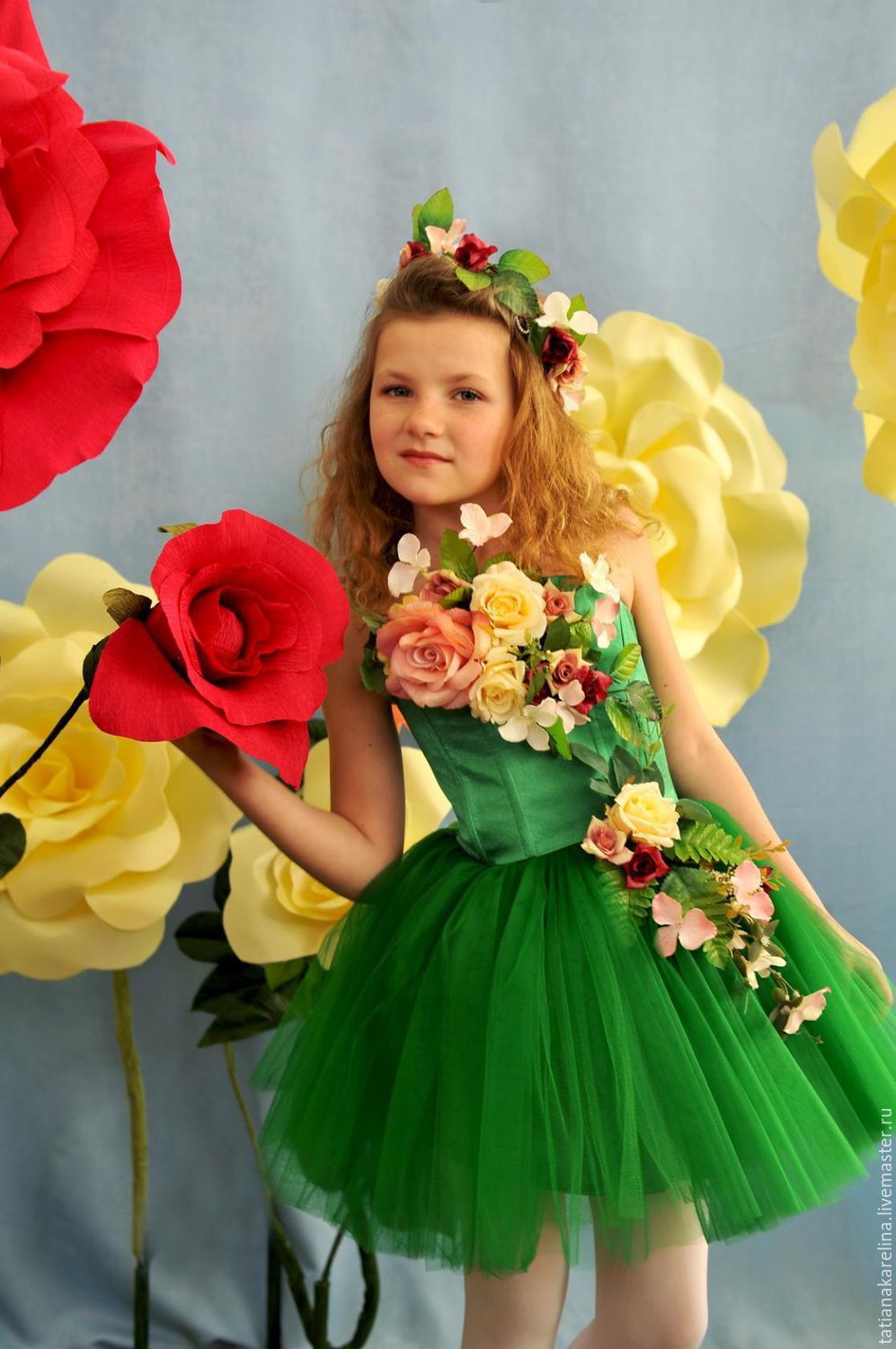 Нарядное платье с цветами