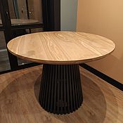 Круглый кофейный столик из ореха