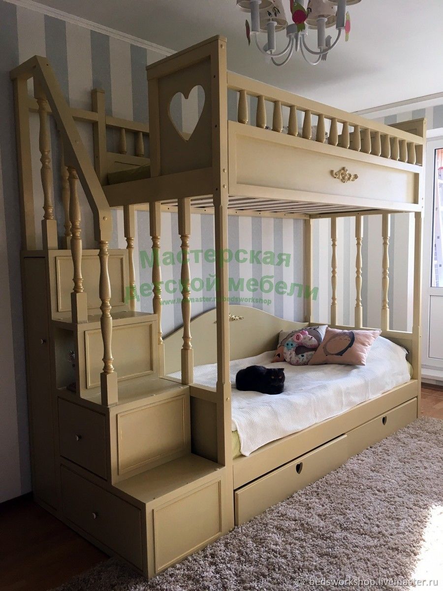 Детская двухъярусная кровать с лестницей комодом