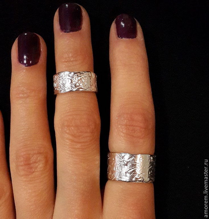 Серебряное кольцо на указательный палец
