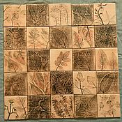Плитка керамическая ручной работы с отпечатками живых растений