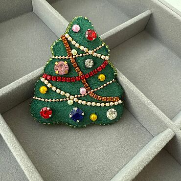 Украшения ручной работы. Ярмарка Мастеров - ручная работа Брошь елочка. Handmade.