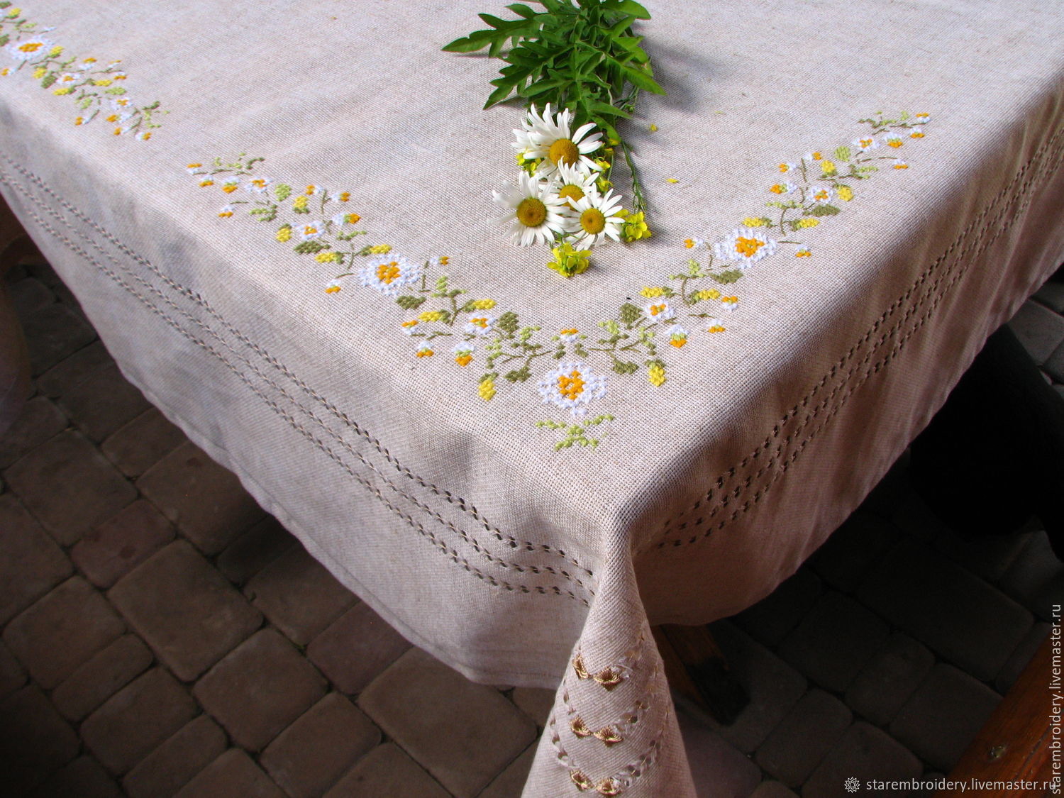 Скатерть крестом. Скатерть льняная Кружевница. Льняная скатерть Tablecloth hy384. Скатерть льняная Козонова. Вышитые льняные скатерти.