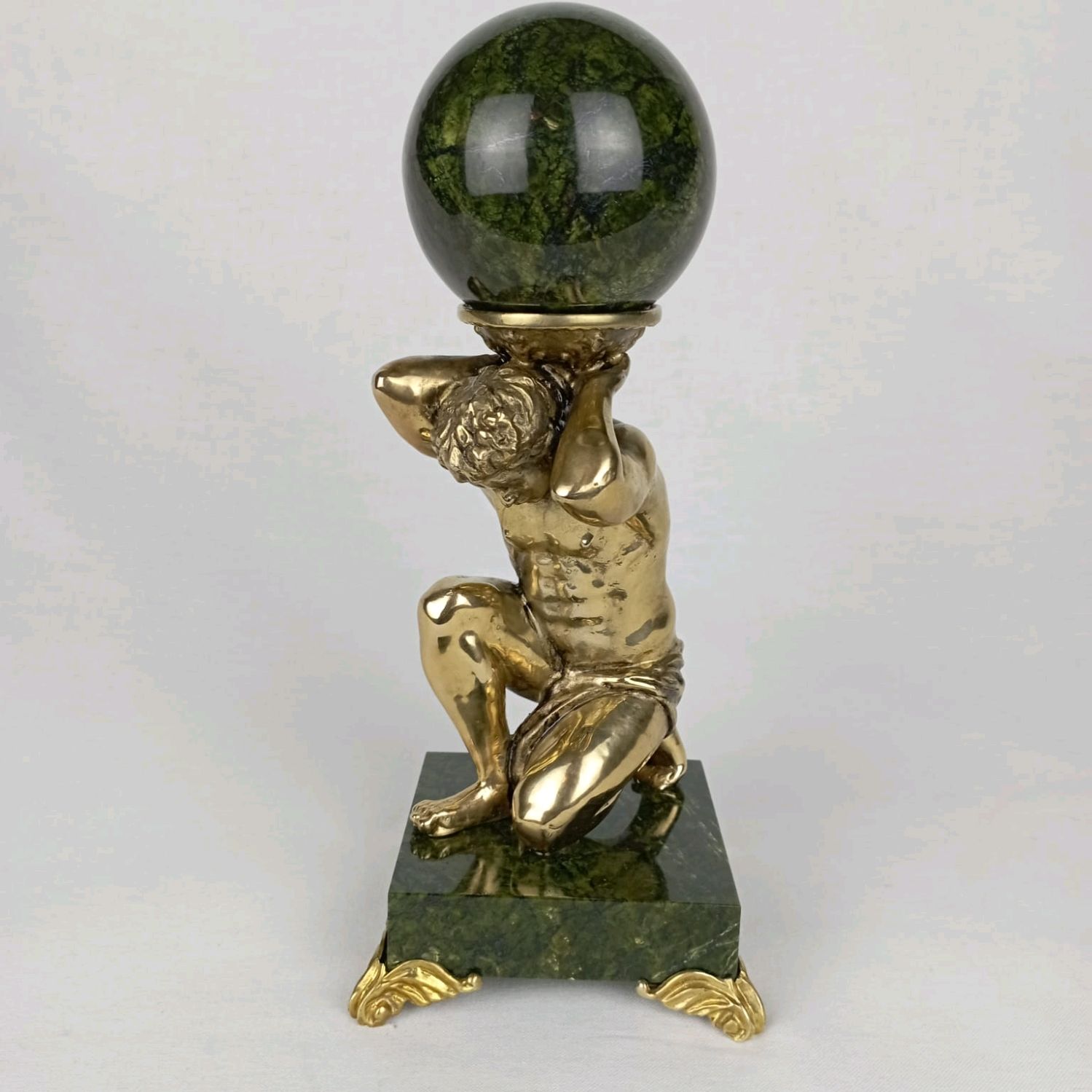 атлант шары. атлант шары. атлант (титан) титаны. атлант шары. скульптуры древней греции атлант.