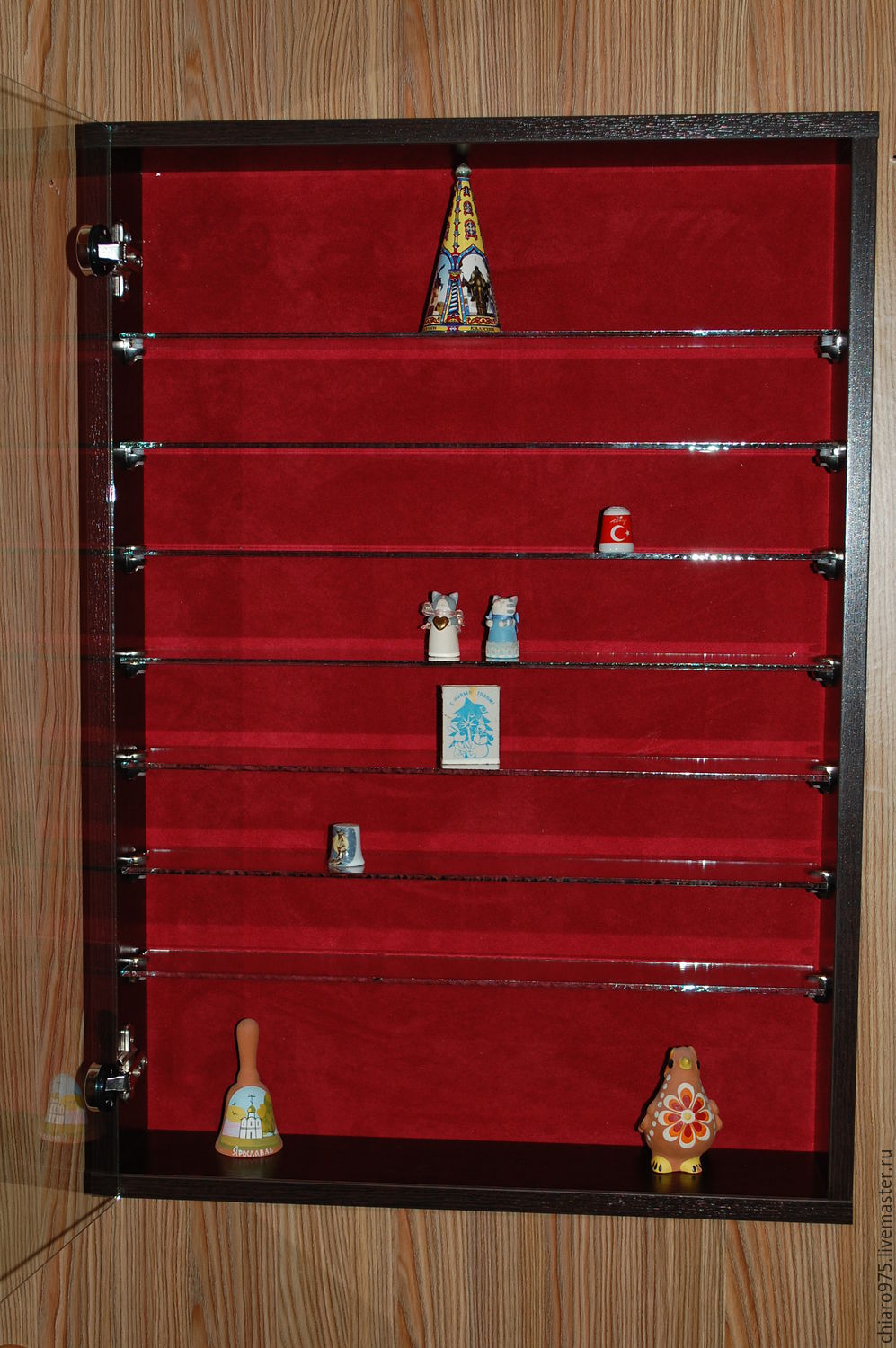 шкафчики для коллекций настенные
